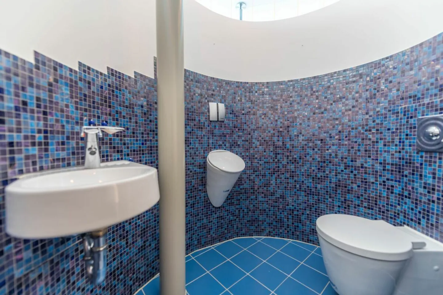 Exclusive Residential and Commercial Property - Photo 15 of 38