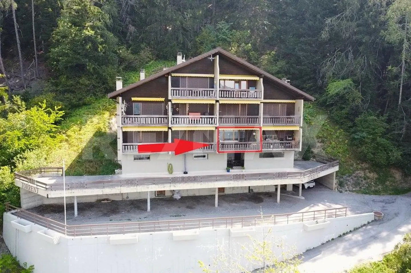 Cosy 2-room apartment with balcony and mountain panorama - Photo 1 of 13