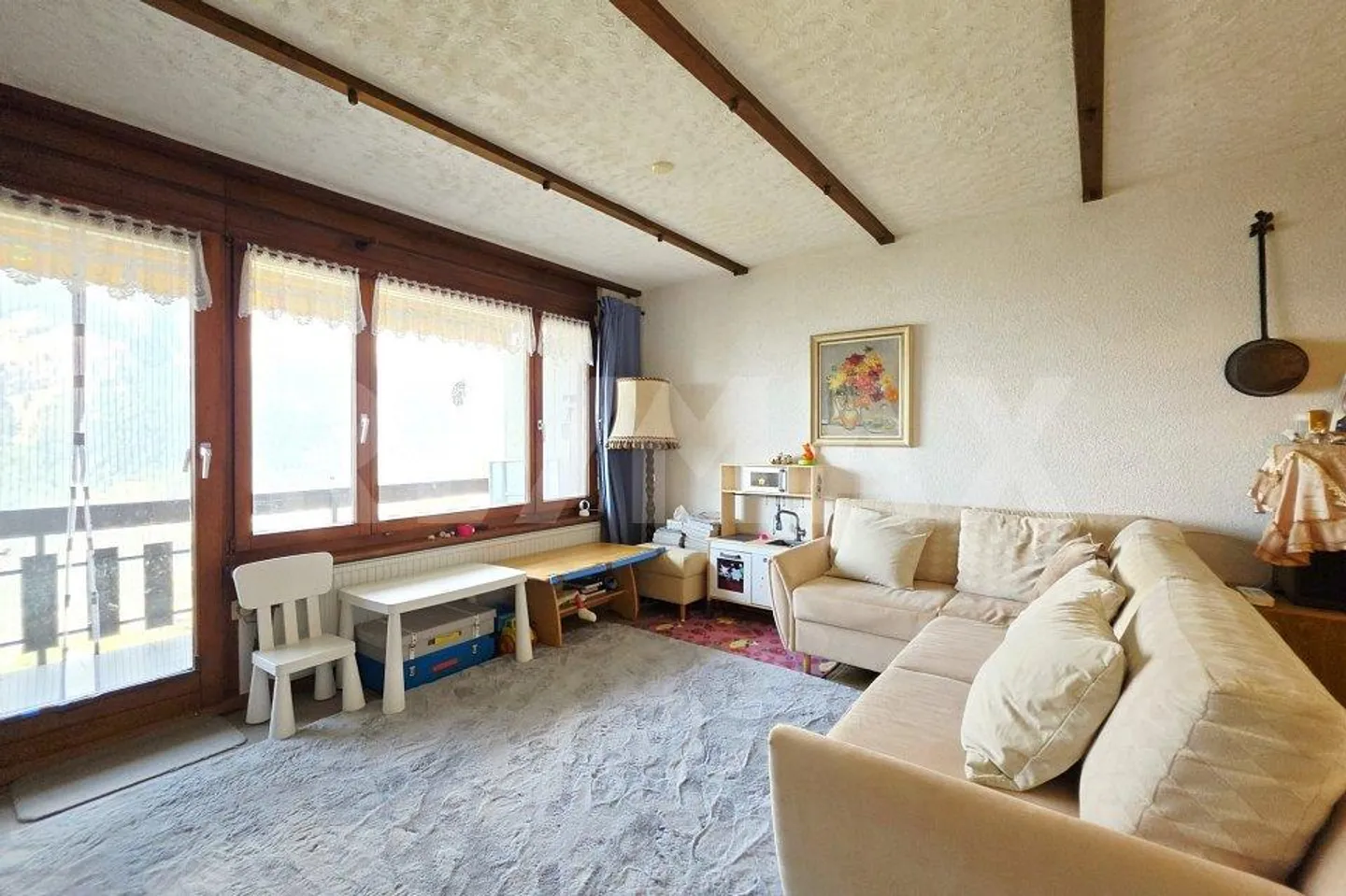 Cosy 2-room apartment with balcony and mountain panorama - Photo 3 of 13