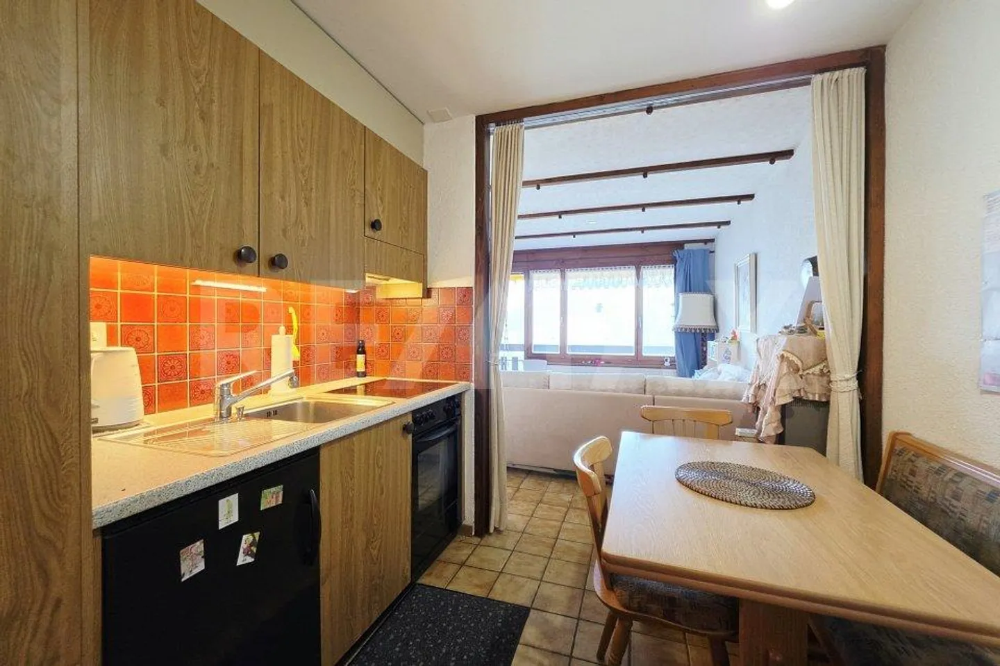 Cosy 2-room apartment with balcony and mountain panorama - Photo 4 of 13