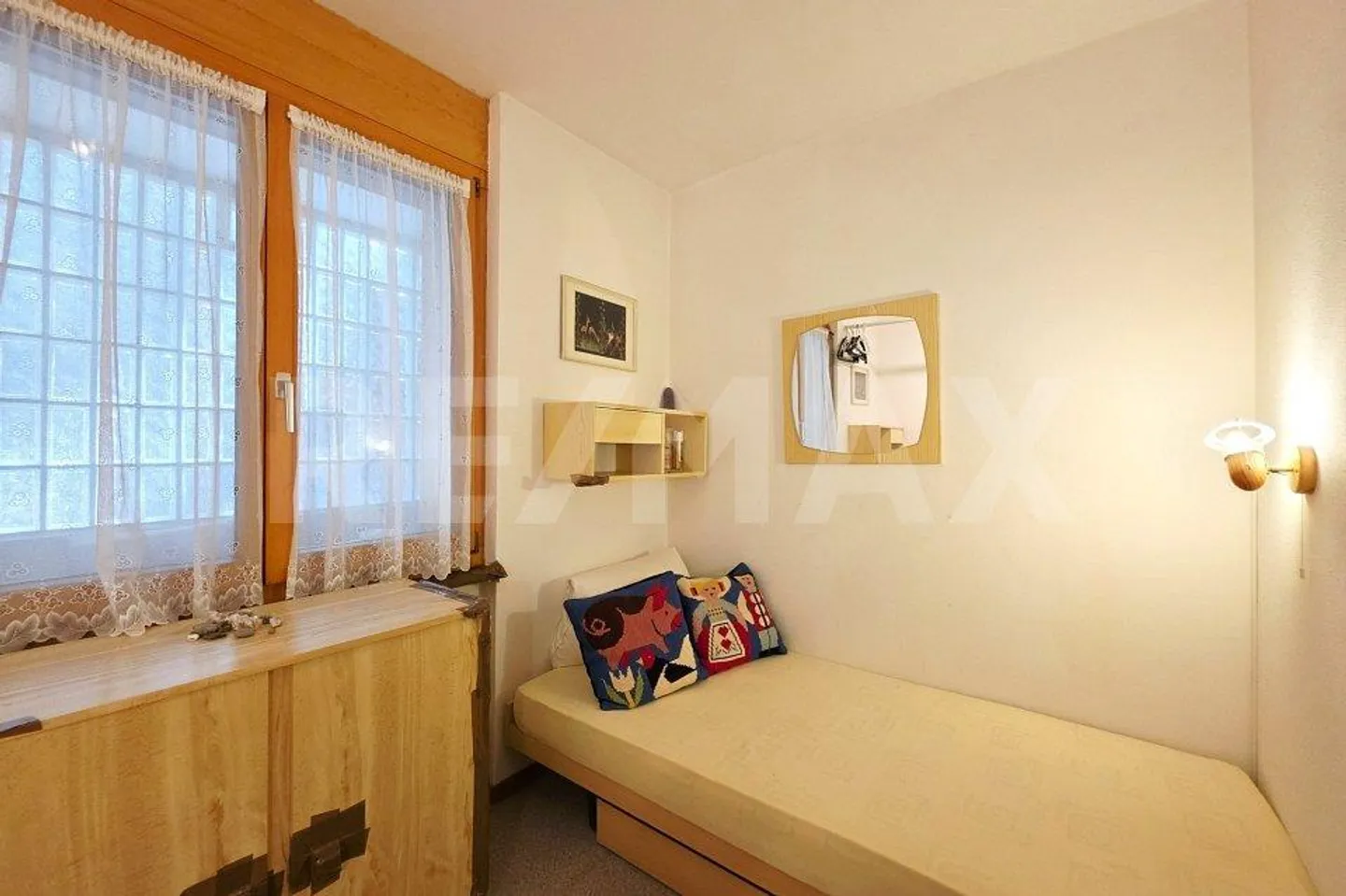 Cosy 2-room apartment with balcony and mountain panorama - Photo 9 of 13