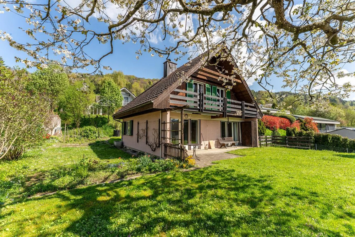 Vivre sur la pente ensoleillée – charmante maison individuelle avec jardin idyllique... - Photo 1 sur 12