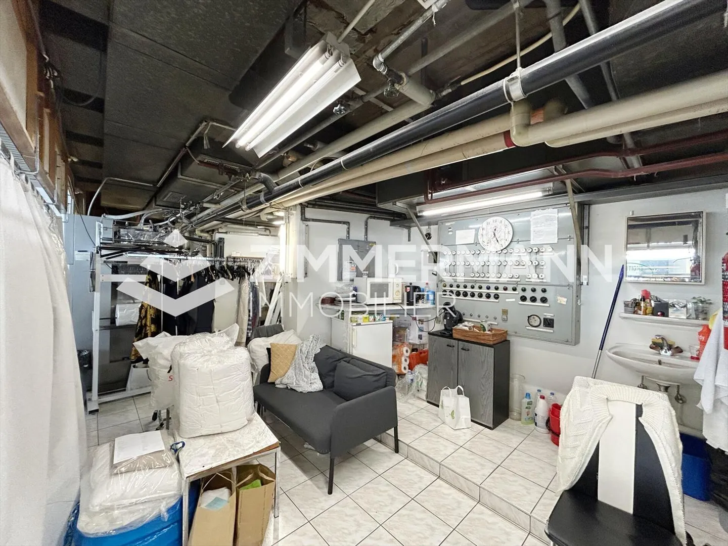 Arcade de 75 m² aux Pâquis - Idéal pour pressing ! - Photo 4 sur 4