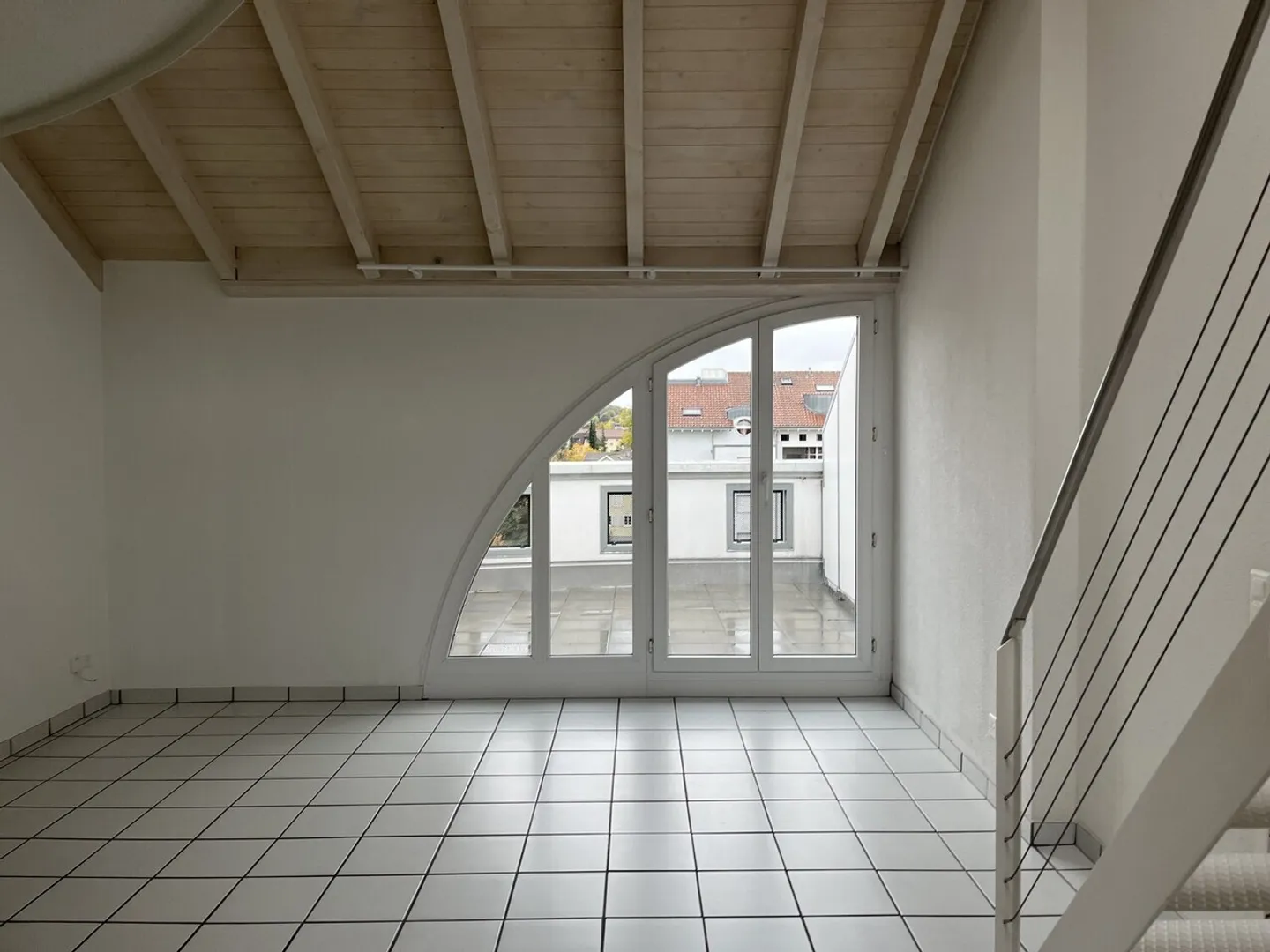 Sunny 3-room maisonette apartment for rent - Photo 3 of 7