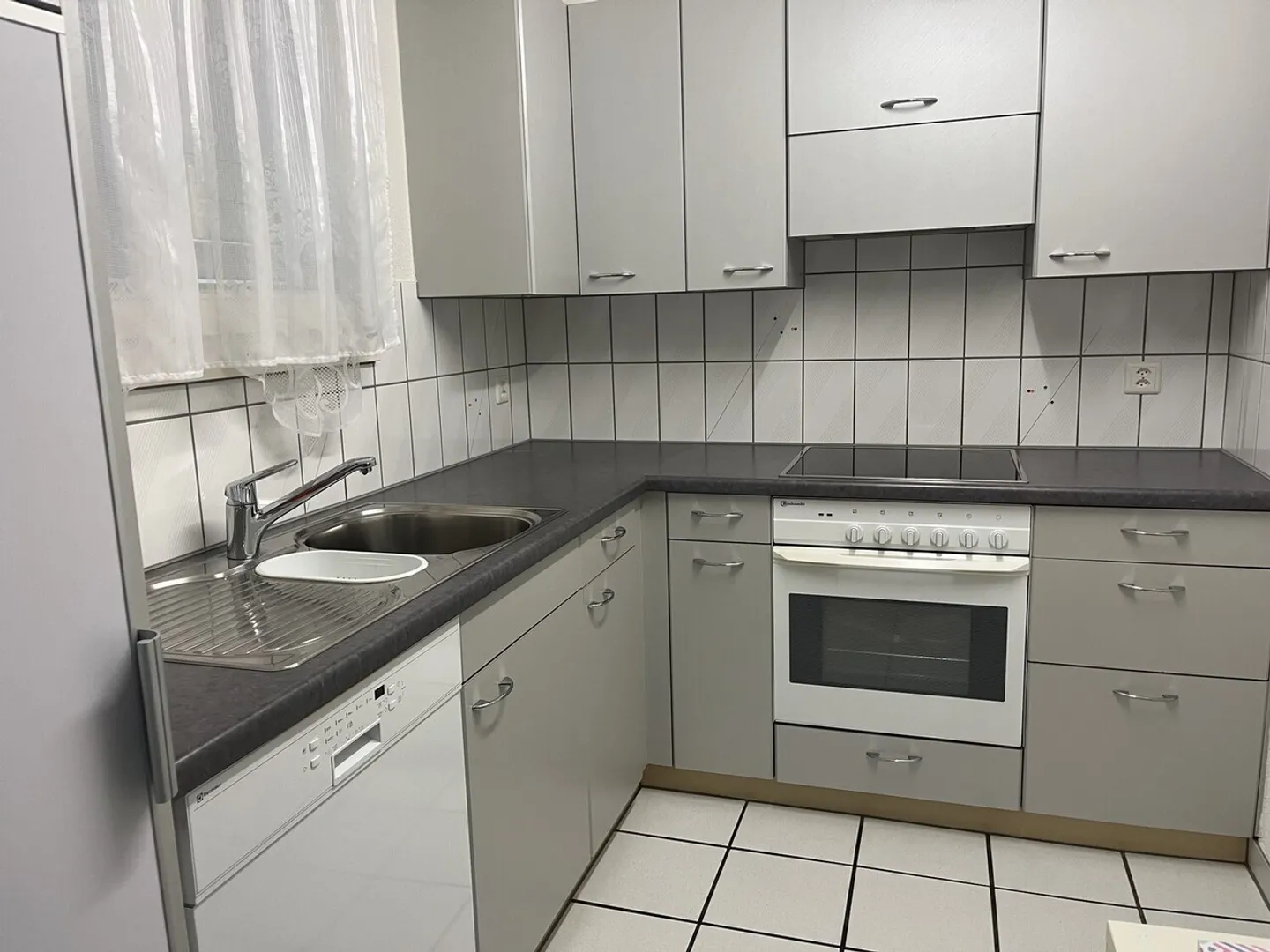 Sunny 3-room maisonette apartment for rent - Photo 4 of 7