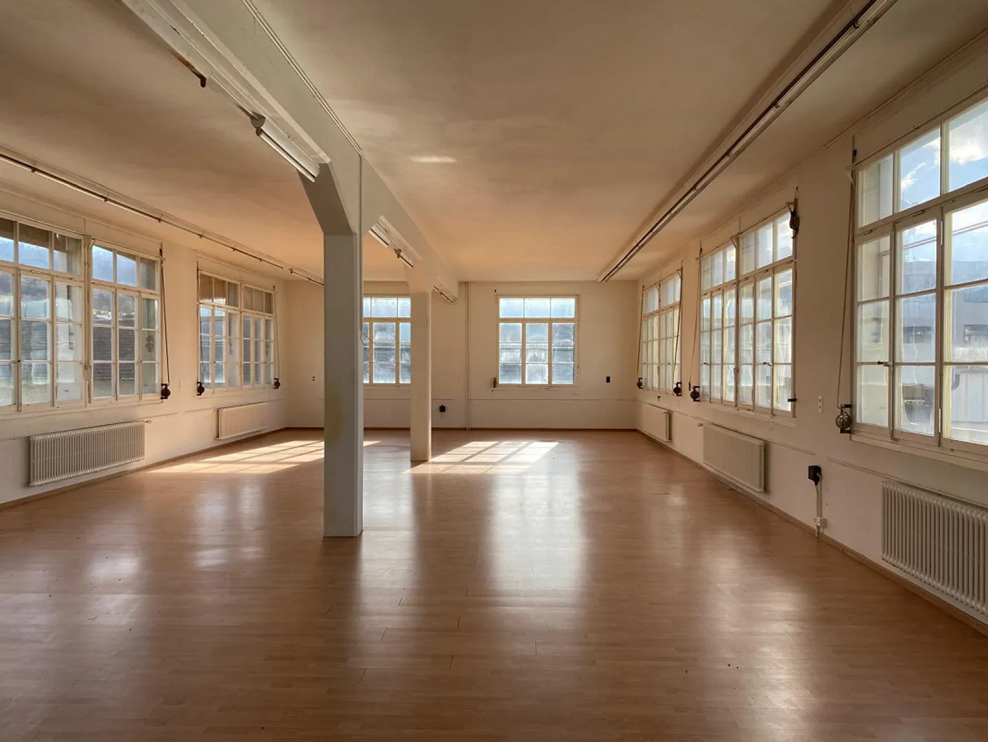 Grand espace avec charme industriel - Photo 1 sur 6