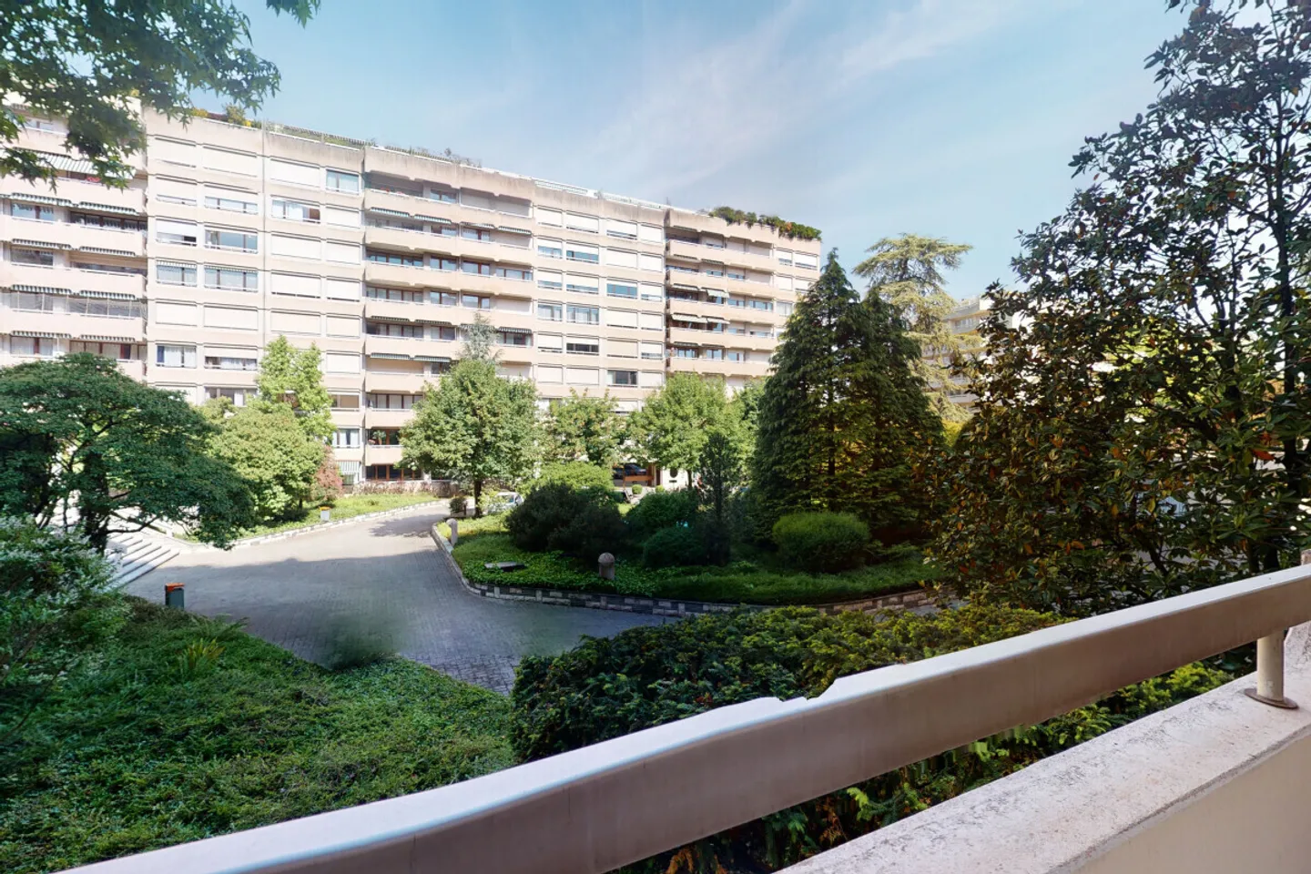 A stone's throw from Parc Bertrand - Photo 3 of 13