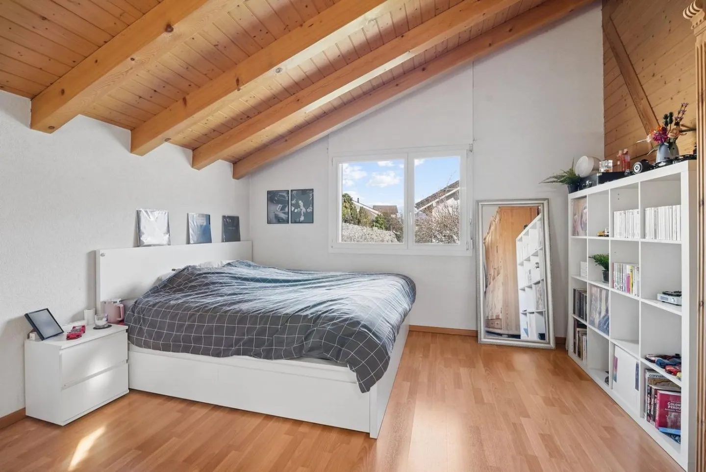 Property in a dominant, quiet and sunny position - Photo 8 of 9