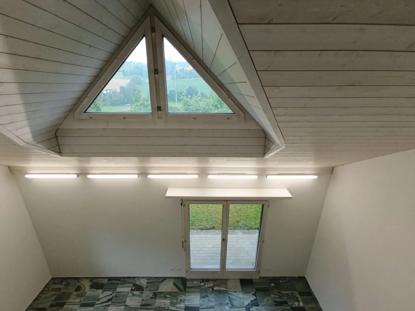 La tua nuova felicità familiare! Ampia casa bifamiliare di 5,5 stanze a Rudolfstetten - Foto 10 di 19