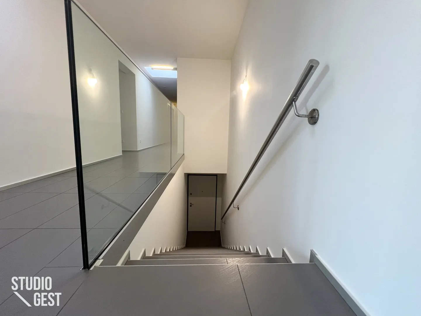 Elegante Attikawohnung mit sehr grosser überdachter Terrasse - Foto 7 von 25