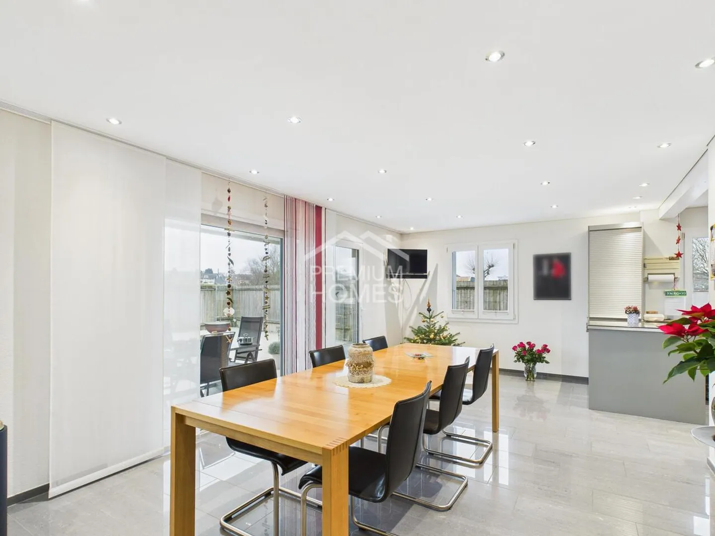 Rare combination of commercial and residential - Photo 9 of 13