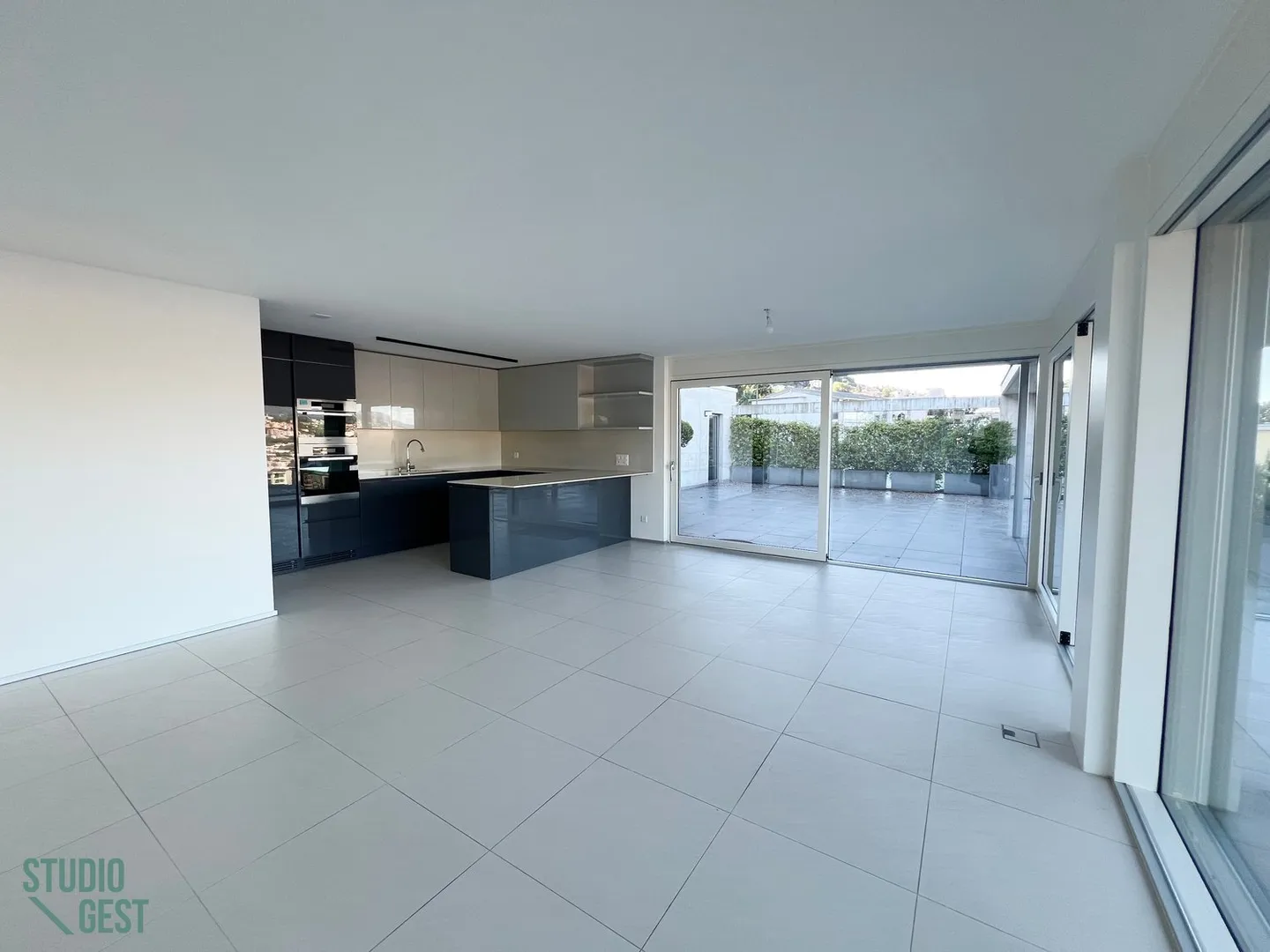 Elegante Attikawohnung mit sehr grosser überdachter Terrasse - Foto 9 von 25