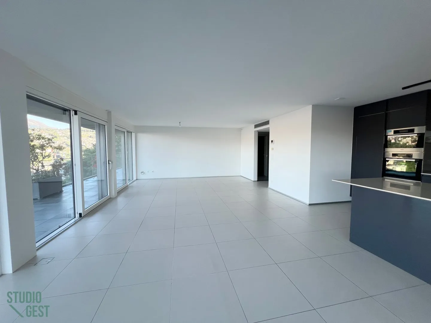 Elegante Attikawohnung mit sehr grosser überdachter Terrasse - Foto 10 von 25