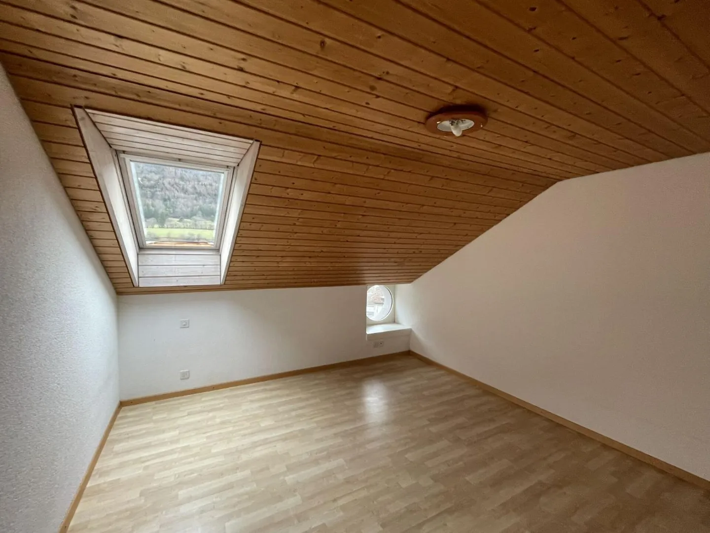 Cortébert, bel appartement de 3,5 pièces avec un joli jardin commun - Photo 6 sur 6