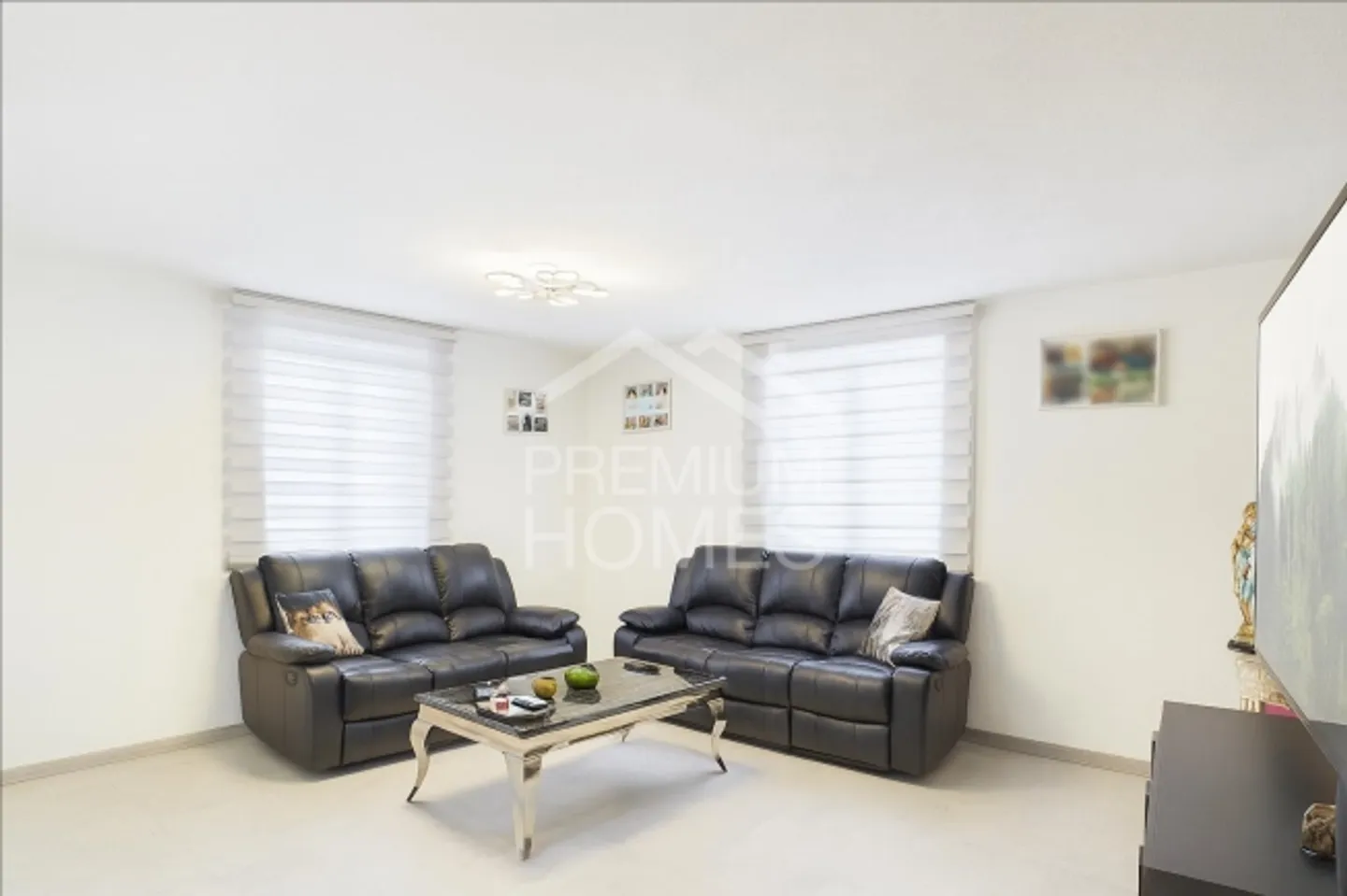 Charming multi-family house with development potential - Photo 3 of 4