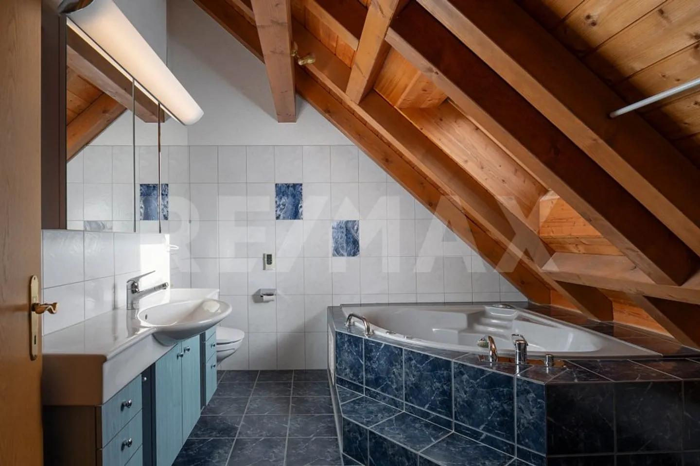 Spacious Duplex with Stunning Views - Photo 13 of 13