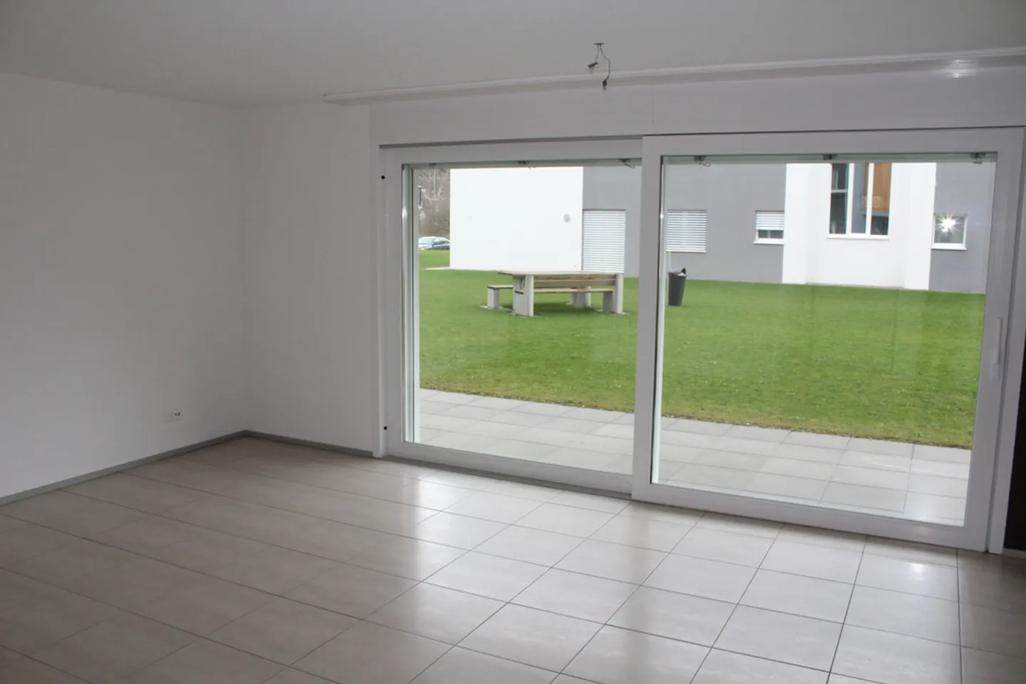 Modernes Apartment mit Balkon - Foto 2 von 8
