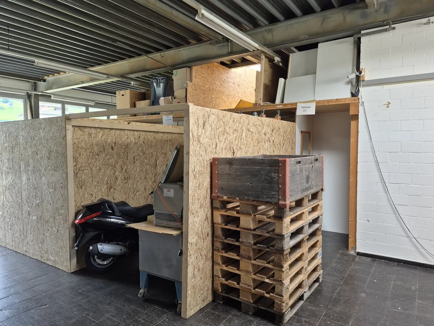 Free Storage Spaces / Boxes (various sizes) - Photo 4 of 4