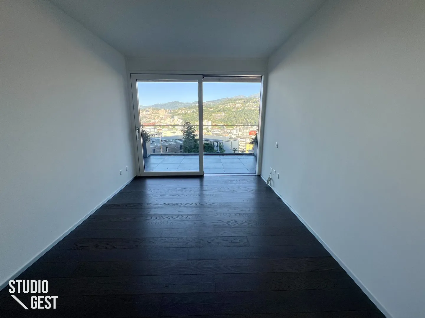 Elegante Attikawohnung mit sehr grosser überdachter Terrasse - Foto 16 von 25