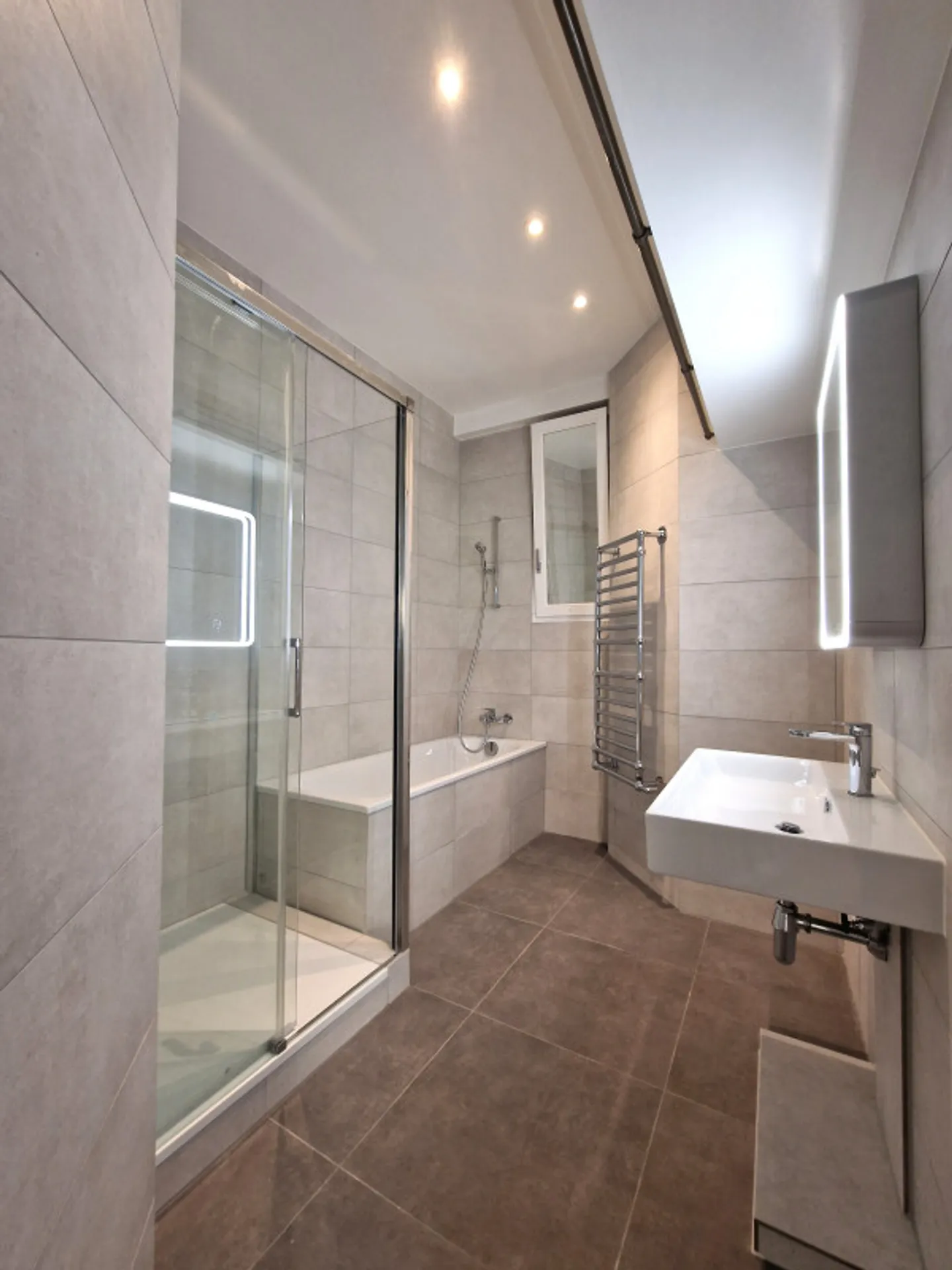 Bright 4-room apartment renovated in 2025 / high ceilings and elevator, Plainpalais - Photo 6 of 10