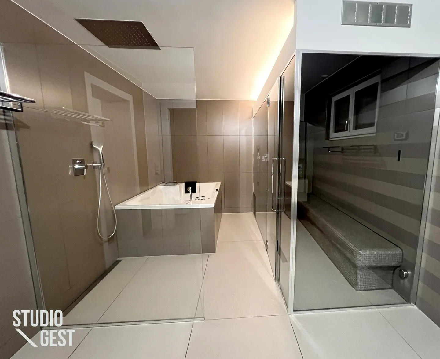 Elegante Attikawohnung mit sehr grosser überdachter Terrasse - Foto 19 von 25