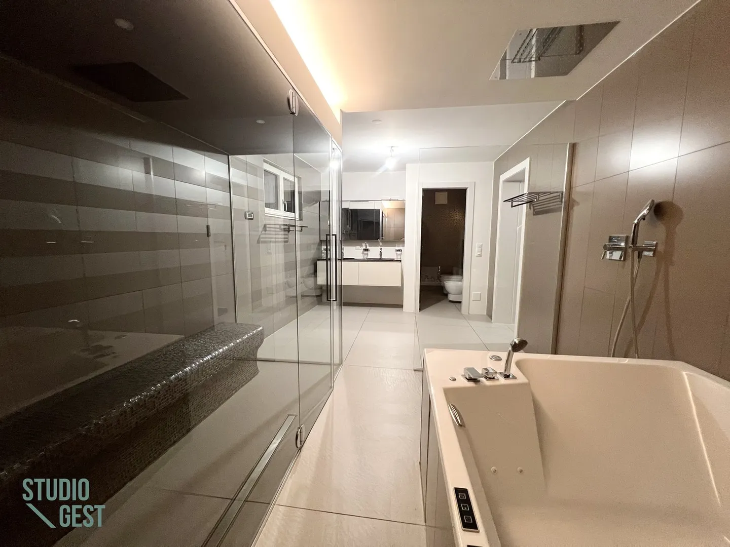 Elegante Attikawohnung mit sehr grosser überdachter Terrasse - Foto 20 von 25