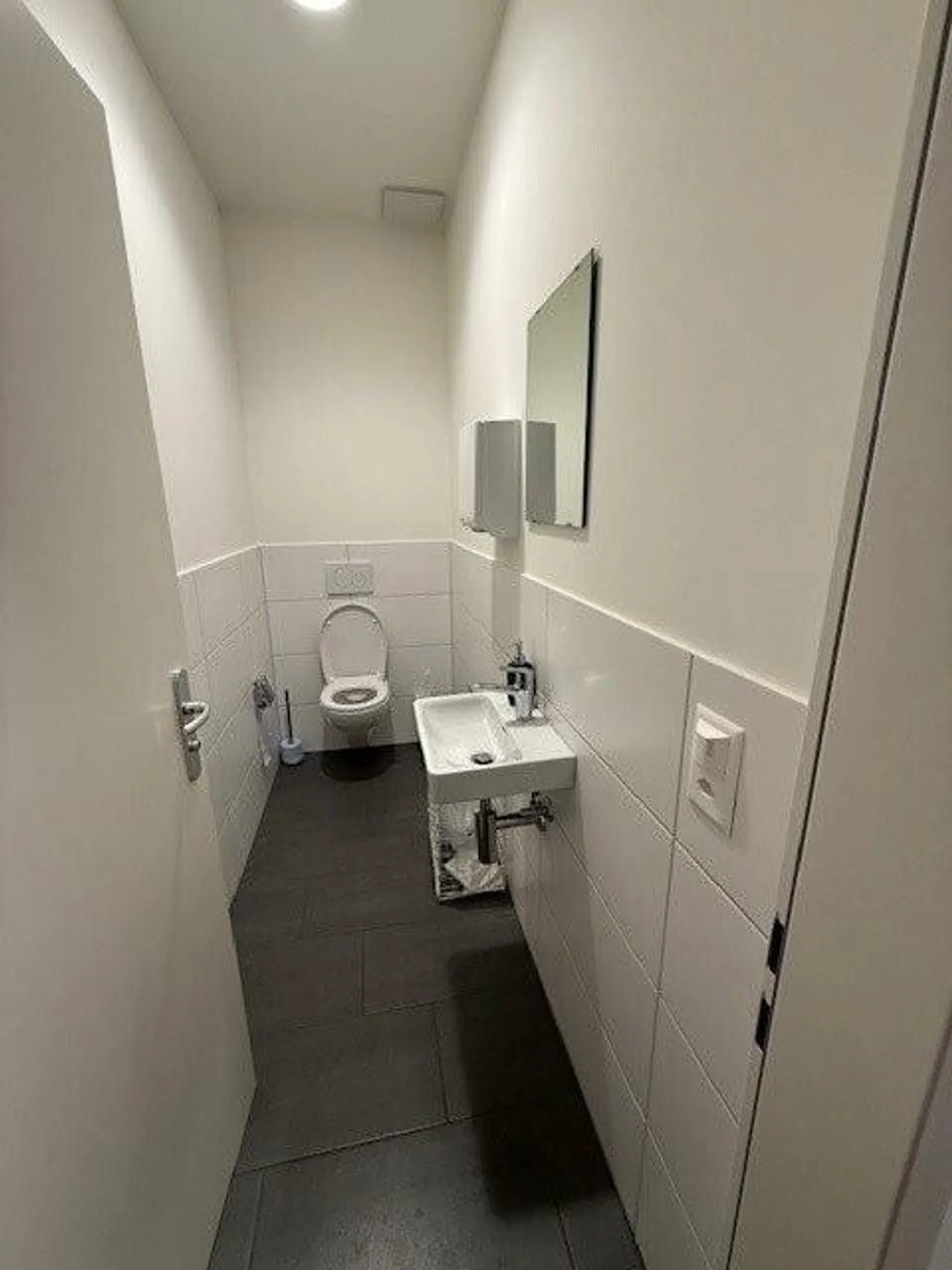 Bright and versatile commercial space in the sought-after Dreispitz! - Photo 7 of 8