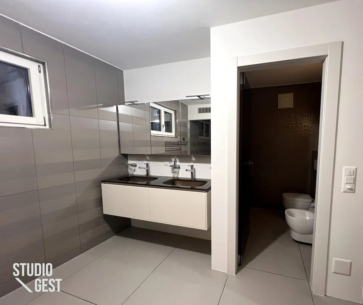 Elegante Attikawohnung mit sehr grosser überdachter Terrasse - Foto 23 von 25