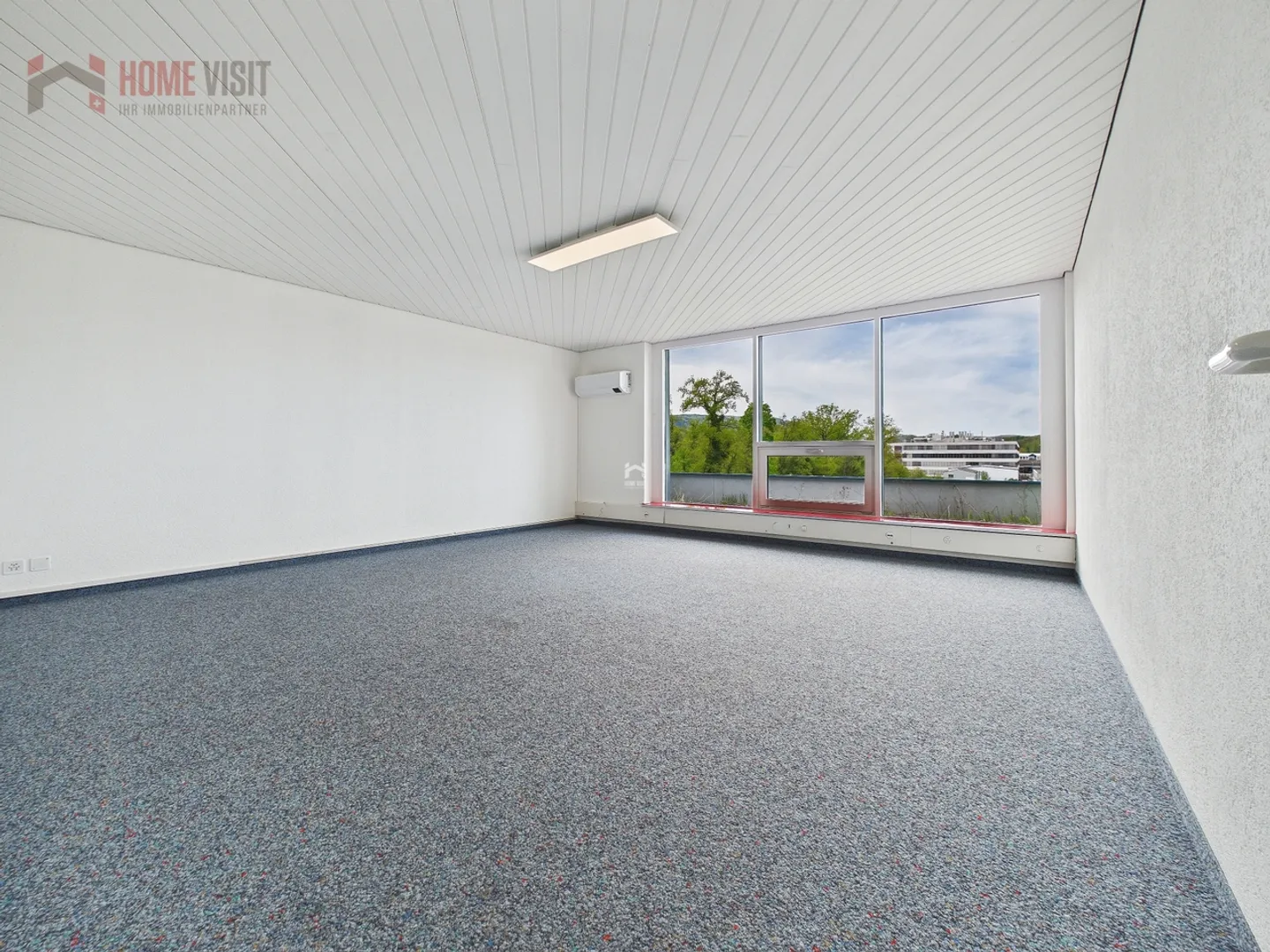 Attractive office space with 7 parking spaces & high development potential - Photo 3 of 14