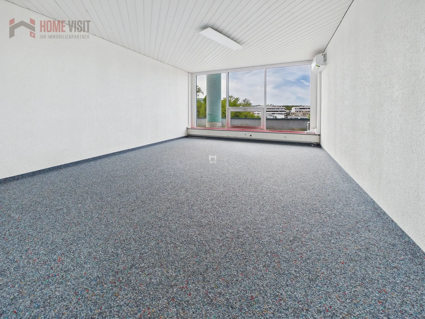 Attractive office space with 7 parking spaces & high development potential - Photo 5 of 14