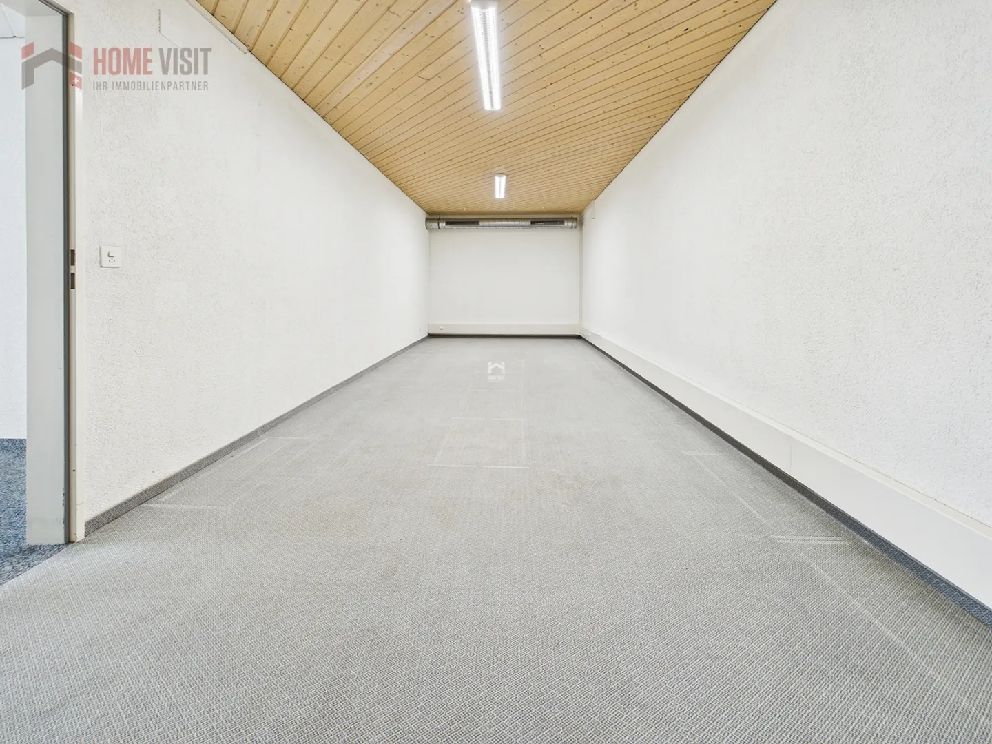 Attractive office space with 7 parking spaces & high development potential - Photo 8 of 14