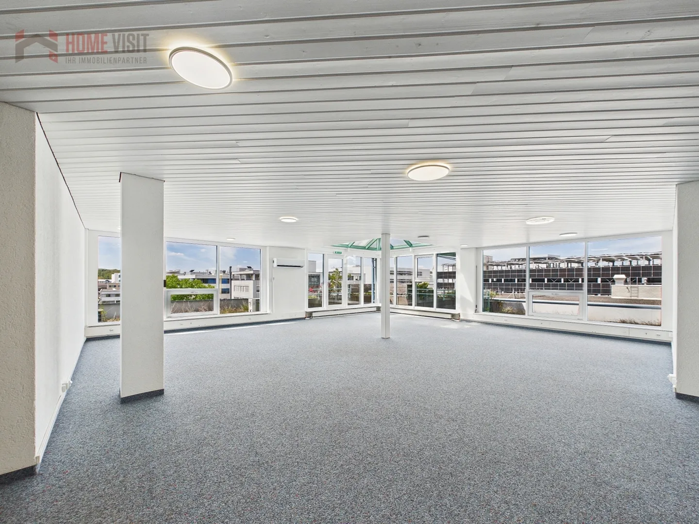 Attractive office space with 7 parking spaces & high development potential - Photo 1 of 14