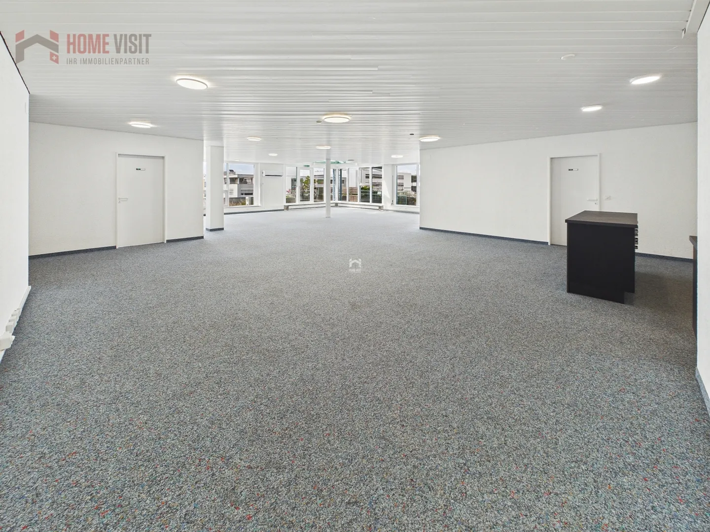 Attractive office space with 7 parking spaces & high development potential - Photo 2 of 14