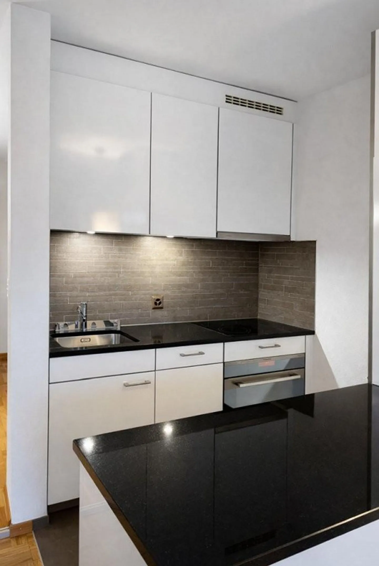 Appartement lumineux de 2 pièces avec balcon et cuisine moderne - Photo 5 sur 5