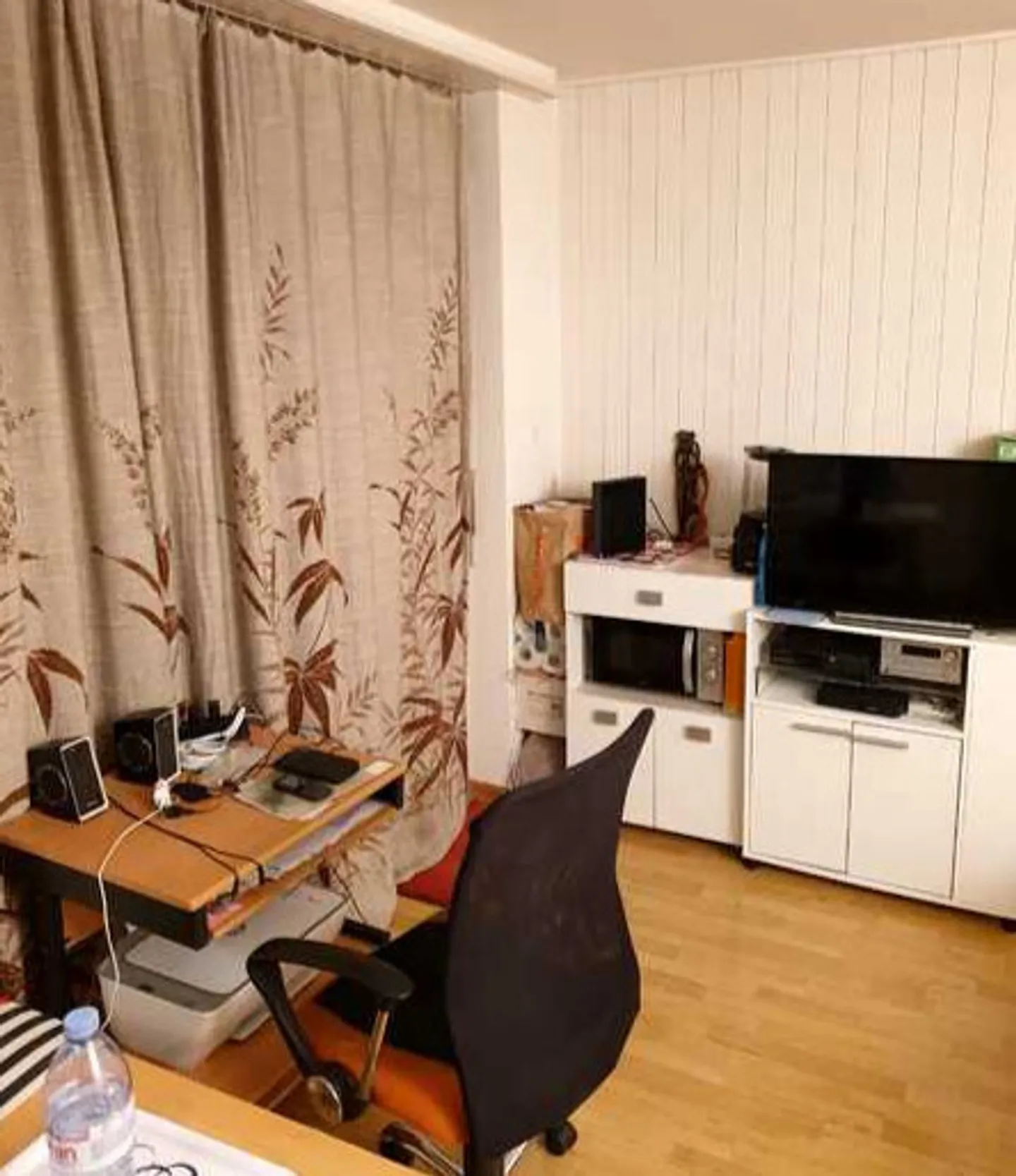 Charming Apartment with Balcony - Photo 4 of 10