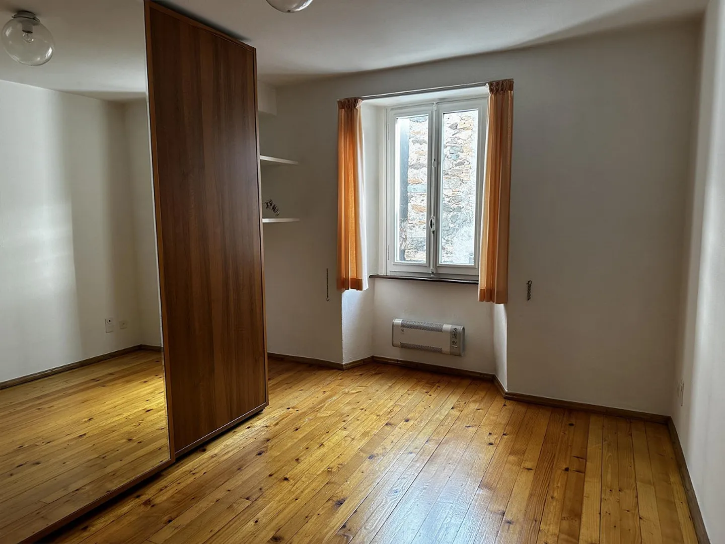 Tessiner Dorfhaus im historischen Kern mit Design-Grottino, Corte und - Foto 8 von 18