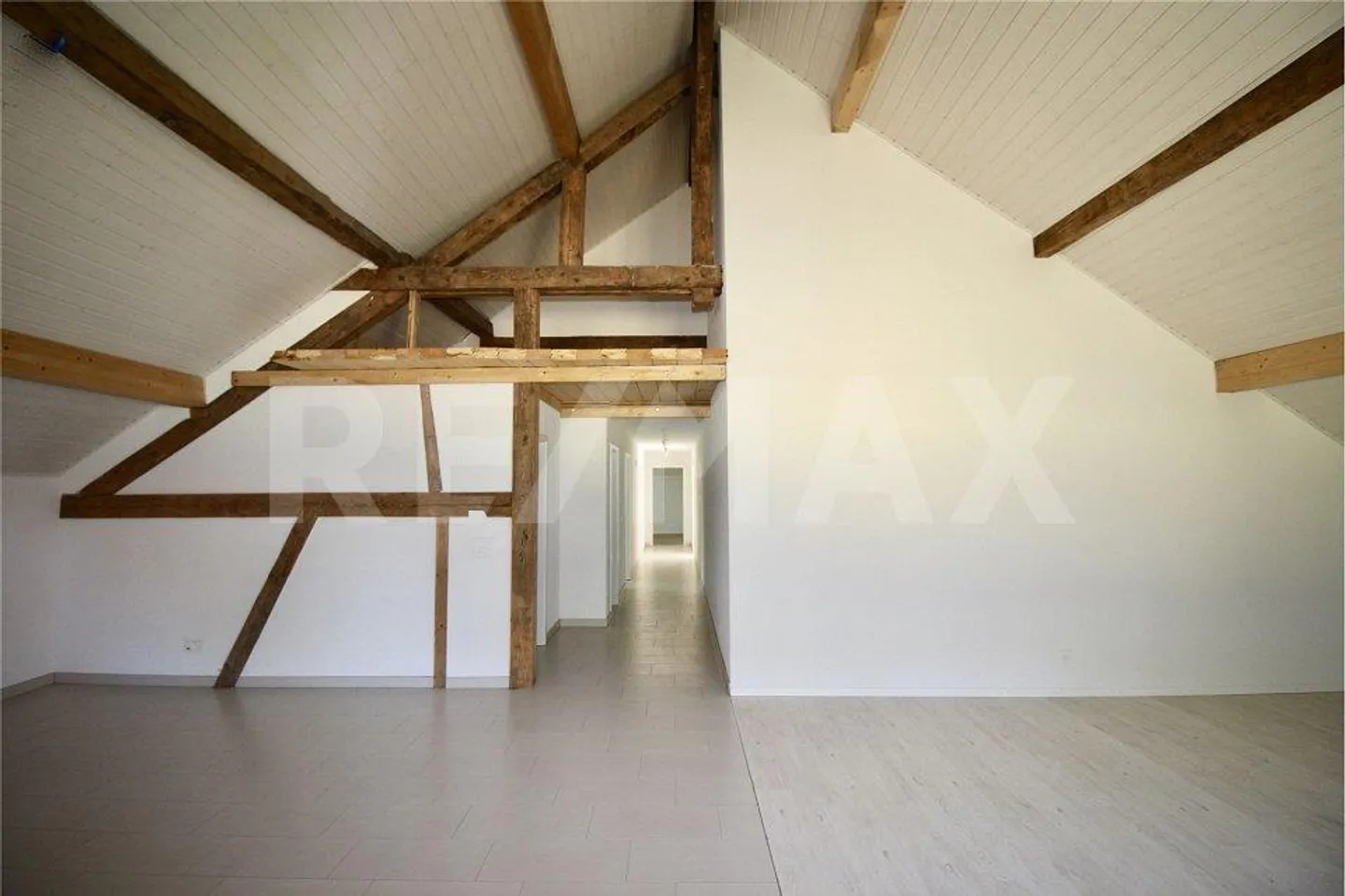 Exceptional apartment in a renovated farmhouse with garden, just steps from Estavayer-le-Lac - Photo 3 of 12