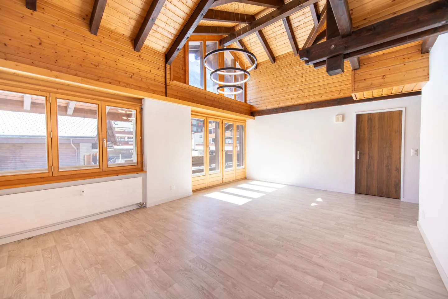 Appartement duplex 3.5 pièces avec studio supplémentaire à Grächen - Flair alpin en emplacement privilégié - Photo 3 sur 20