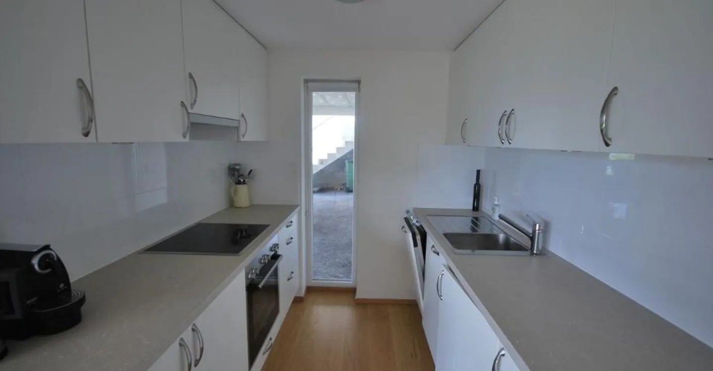 Wunderschönes möbliertes Studio in einer Architektenvilla mit atemberaubendem Blick - Foto 3 von 7