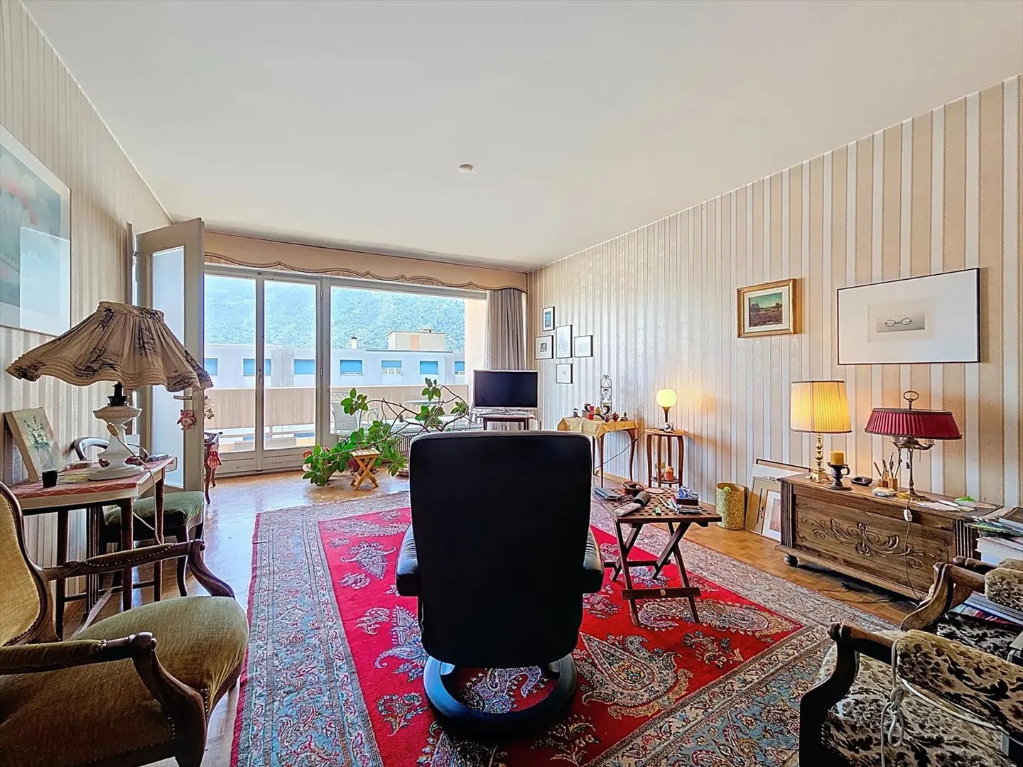 Renovate in the heart of Martigny! - Photo 1 of 10