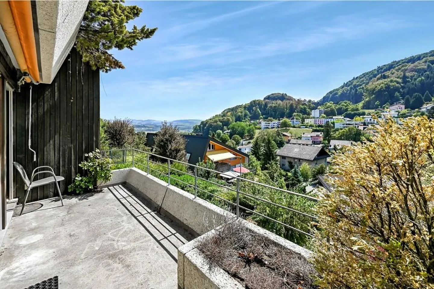 5.5-Room Single-Family House with Stunning View and Generous... - Photo 8 of 13