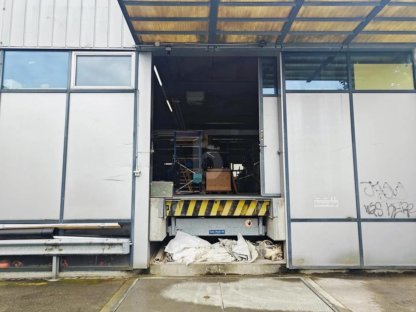 SPACIOUS AREA WITH RAMP AND OFFICE - Photo 1 of 4