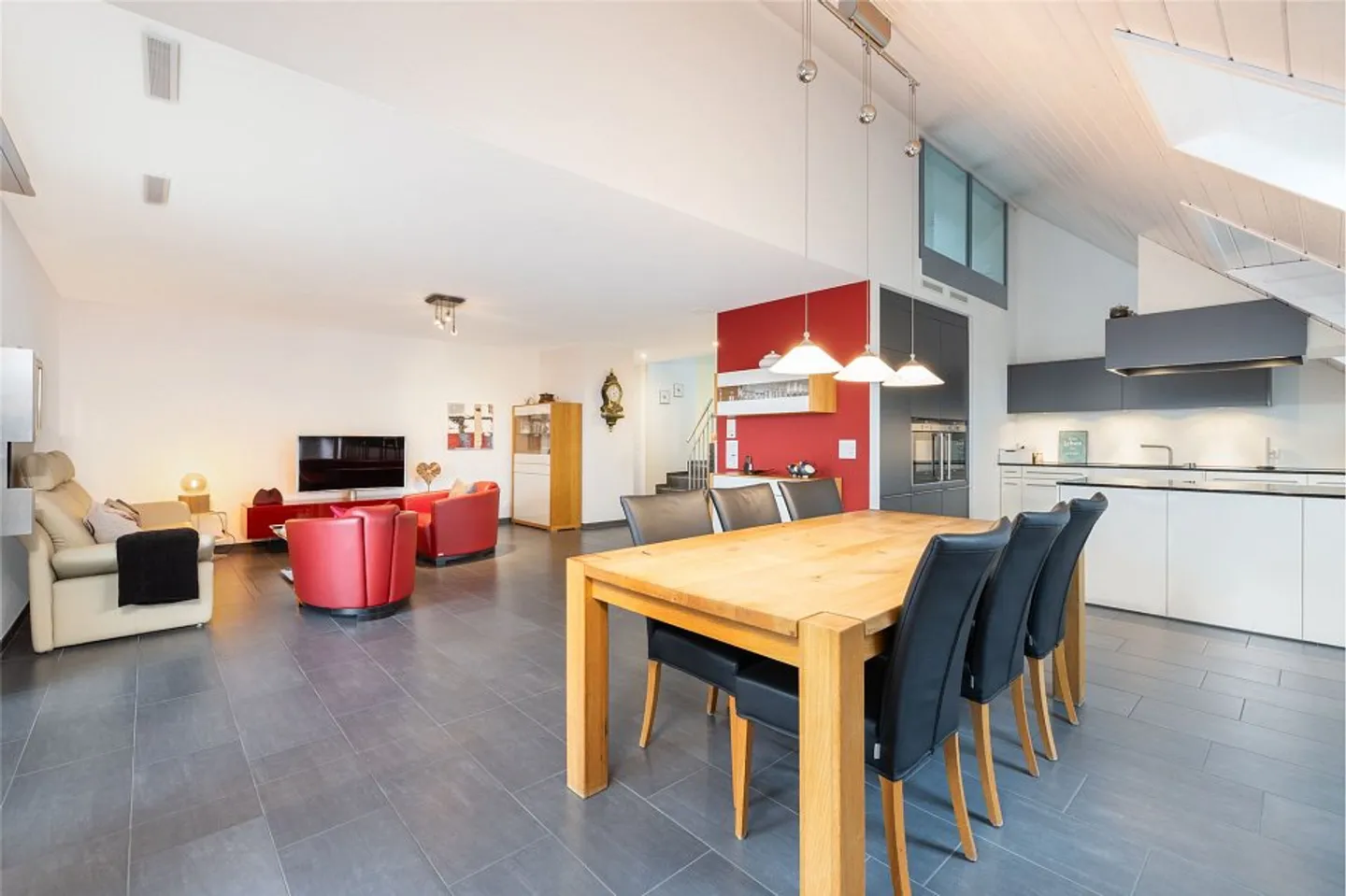 Sunny, nearly new 5.5 duplex apartment with stunning Alpine views - Photo 4 of 13
