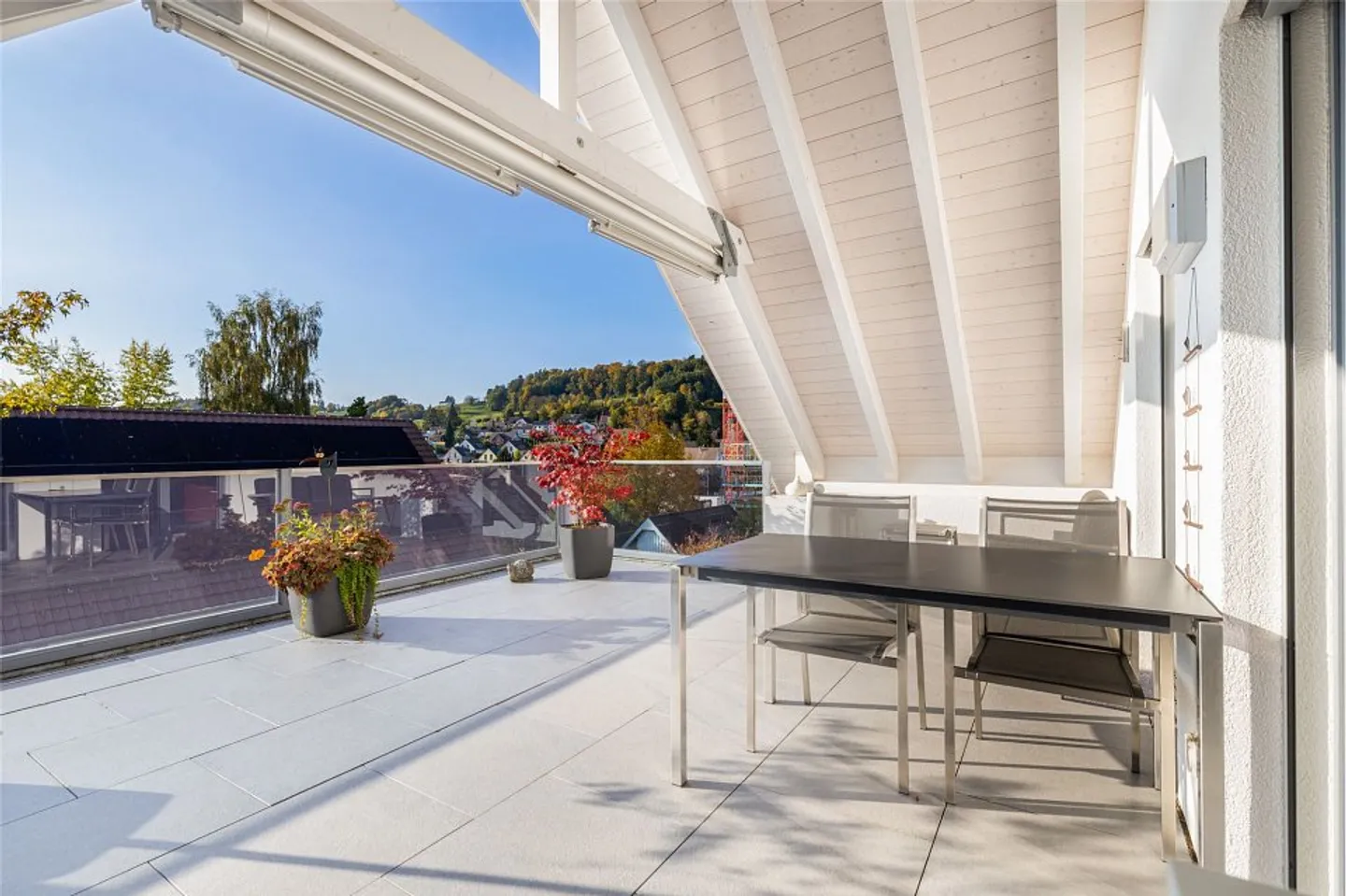 Sunny, nearly new 5.5 duplex apartment with stunning Alpine views - Photo 5 of 13