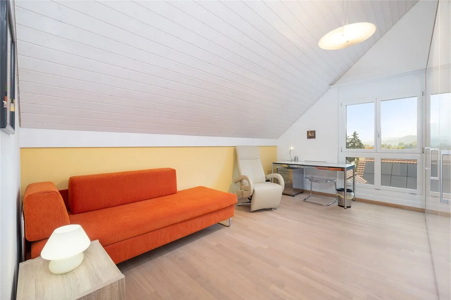 Sunny, nearly new 5.5 duplex apartment with stunning Alpine views - Photo 10 of 13
