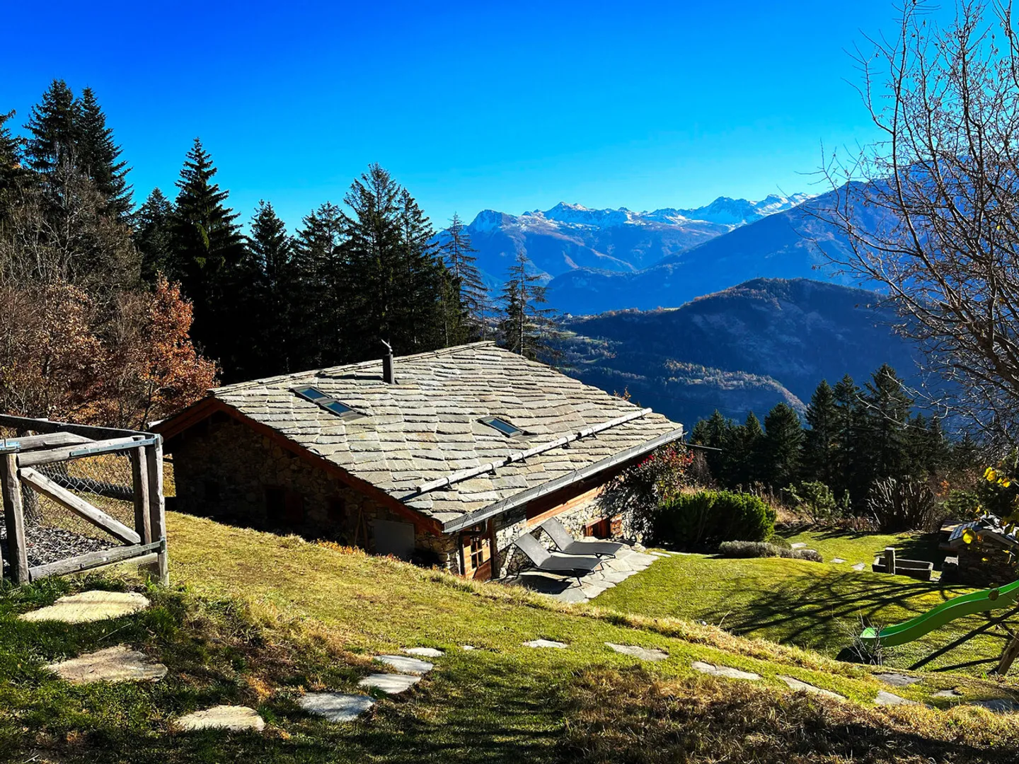 Extraordinary Chalet in the Heart of Nature - Arbaz / Anzère - Photo 2 of 13