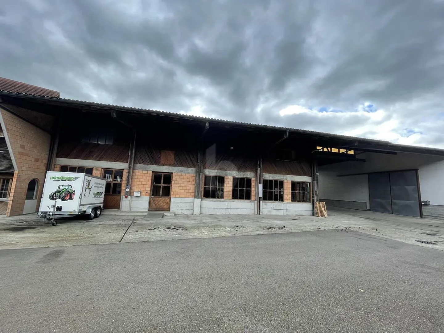 Edificio ad uso misto in affitto - Foto 1 di 6