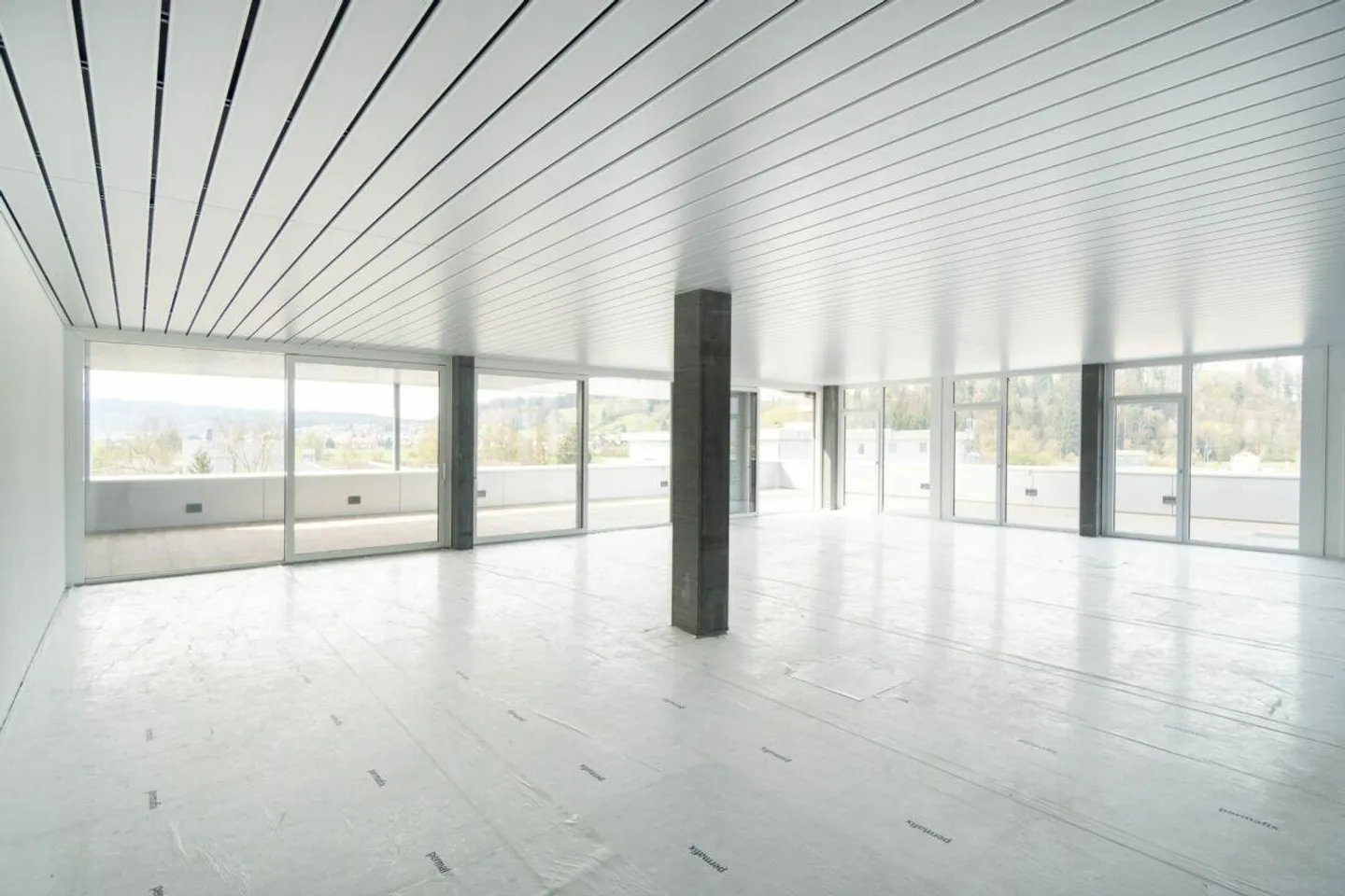 Representative Commercial Property in the Heart of Switzerland - Photo 4 of 9