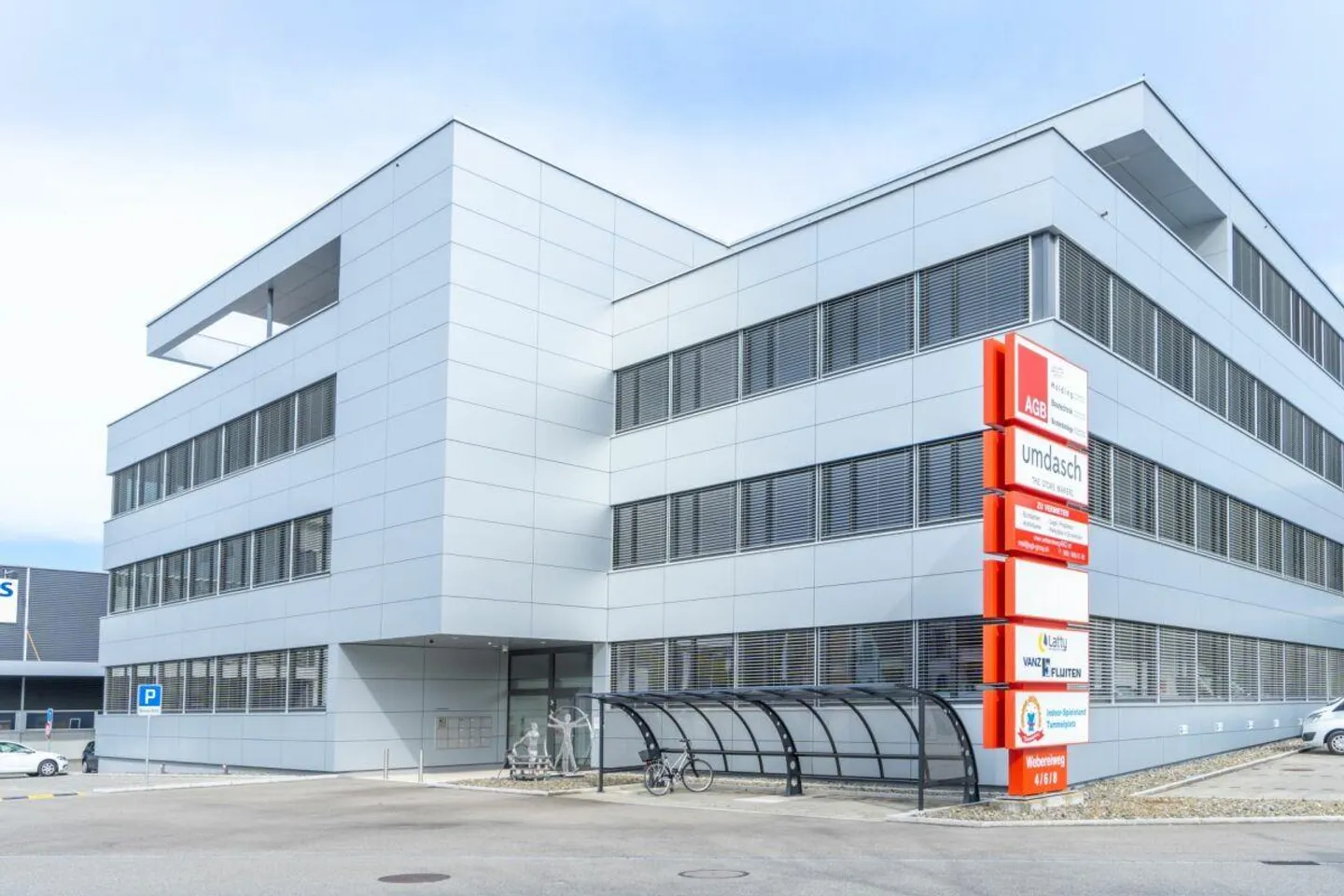 Representative Commercial Property in the Heart of Switzerland - Photo 6 of 9