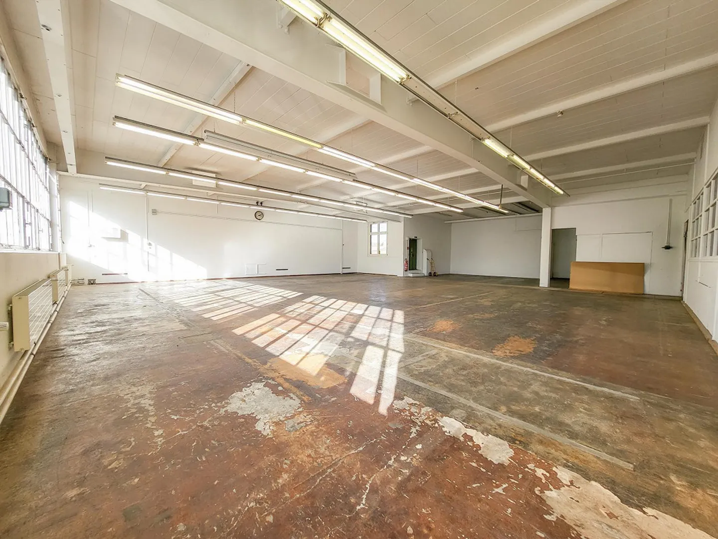 Showroom, commercial, production or fitness space in the center - Photo 4 of 6